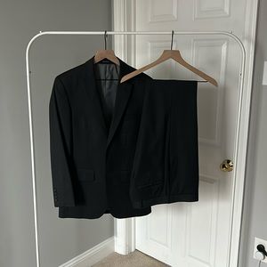 Pronto Uomo suit in dark gray